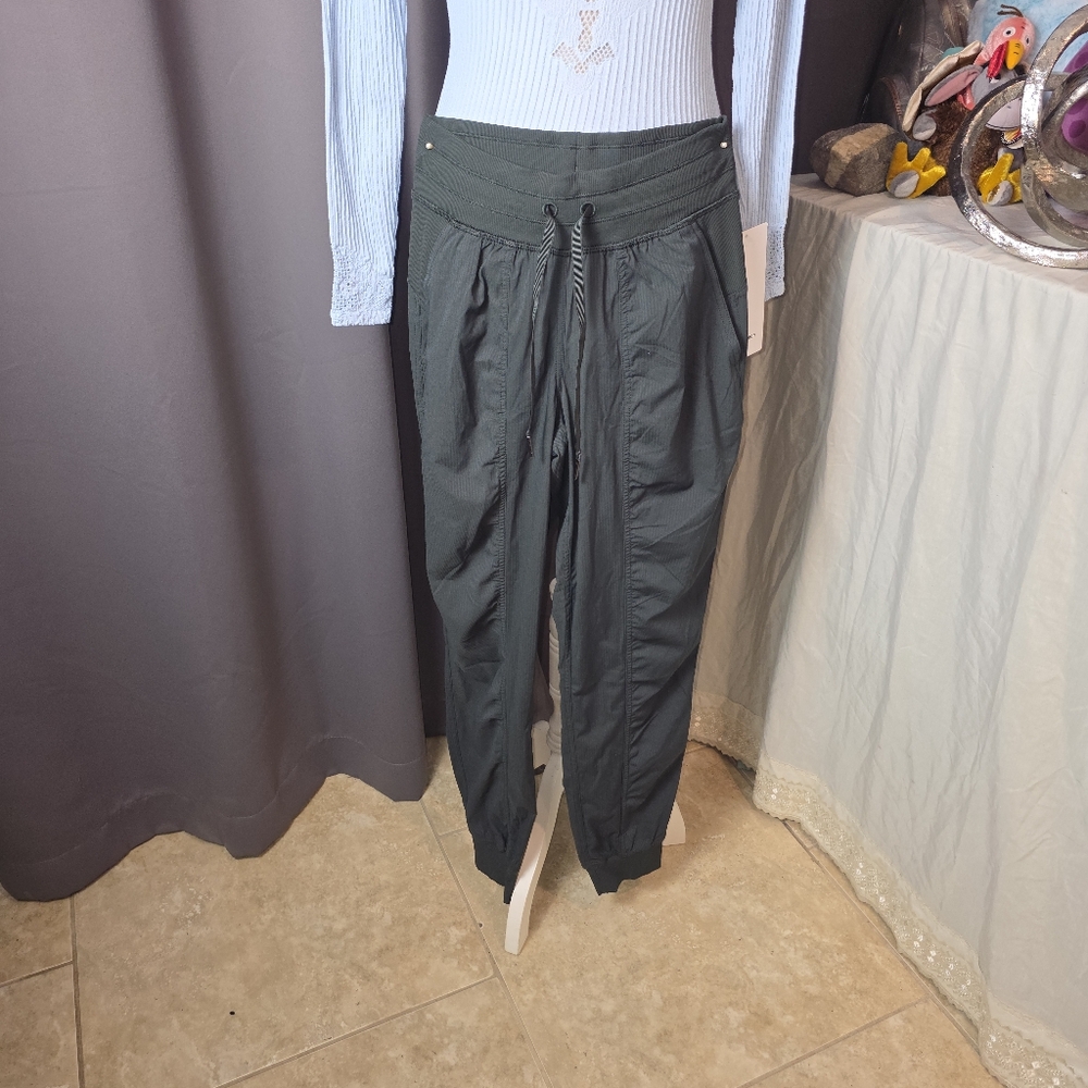 Lululemon Dance Studio‎ Joggers Women’s 4 Green NWT Mid Rise Lightweight Pants